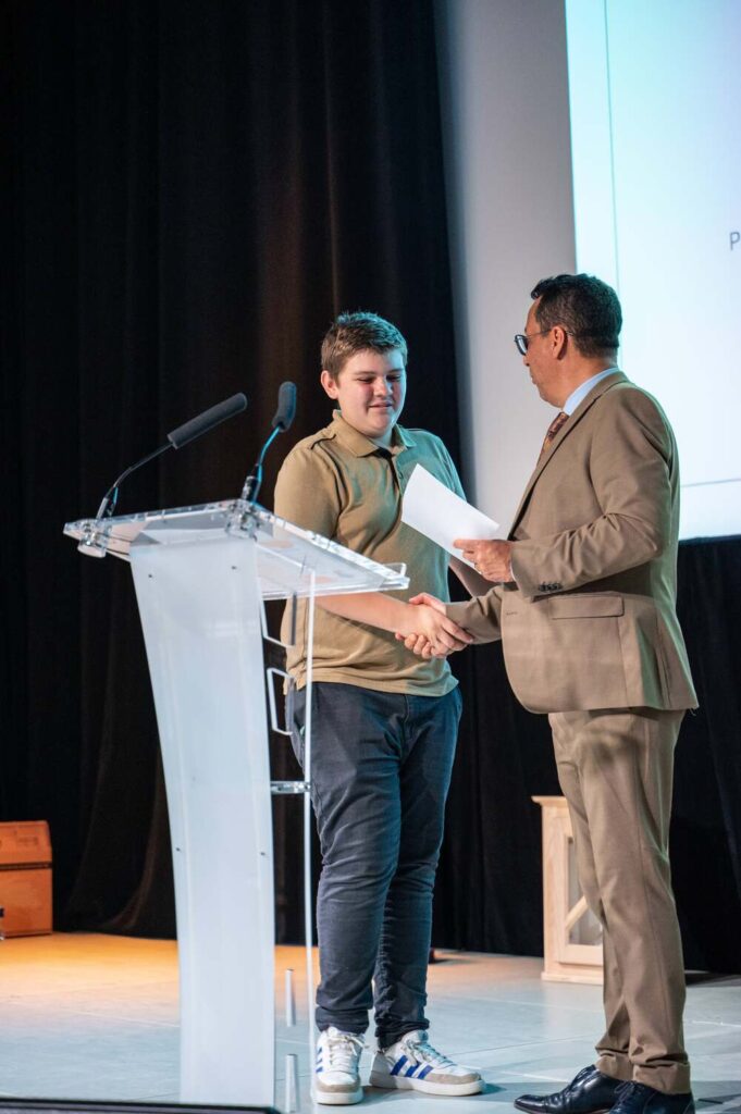 Élèves diplômés de l'Institut Européen de Formation des Compagnons du Tour de France lors de la cérémonie de remise des prix