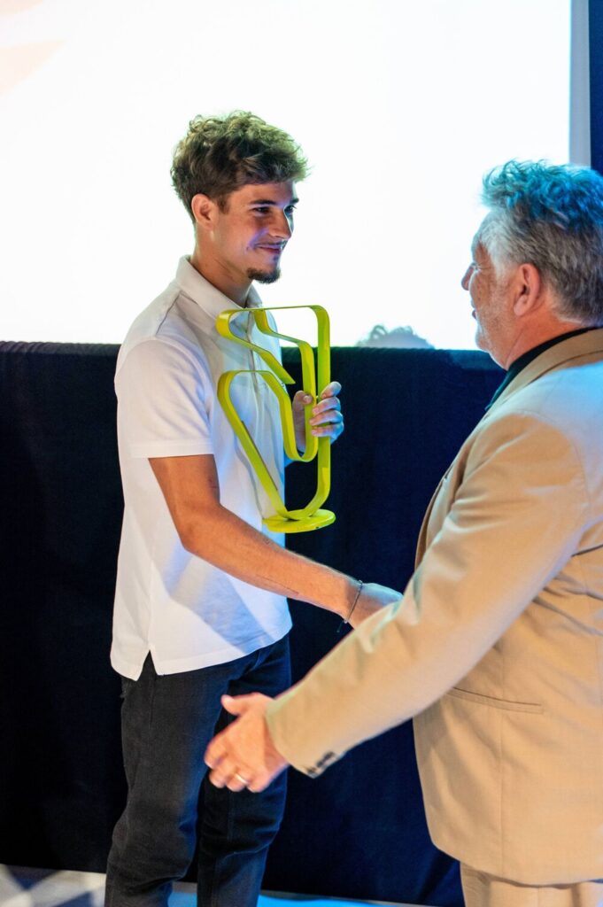 Élèves diplômés de l'Institut Européen de Formation des Compagnons du Tour de France lors de la cérémonie de remise des prix